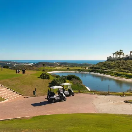 Kirsi Calanova Golf Apartment